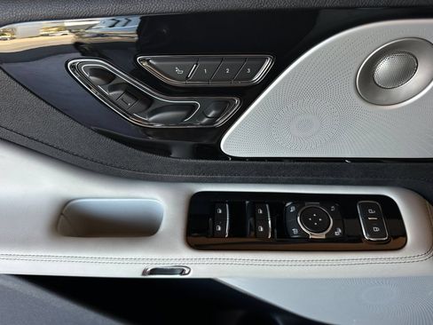 New 2026 Lincoln Aviator Reserve w/ Luxury Package RWD image 10