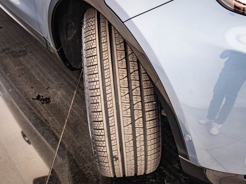 Used 2023 Land Rover Discovery S R-Dynamic image 47