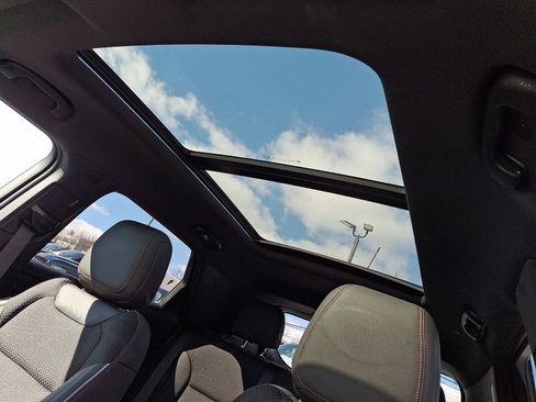 Used 2023 Chevrolet TrailBlazer RS w/ Sun and Liftgate Package image 15