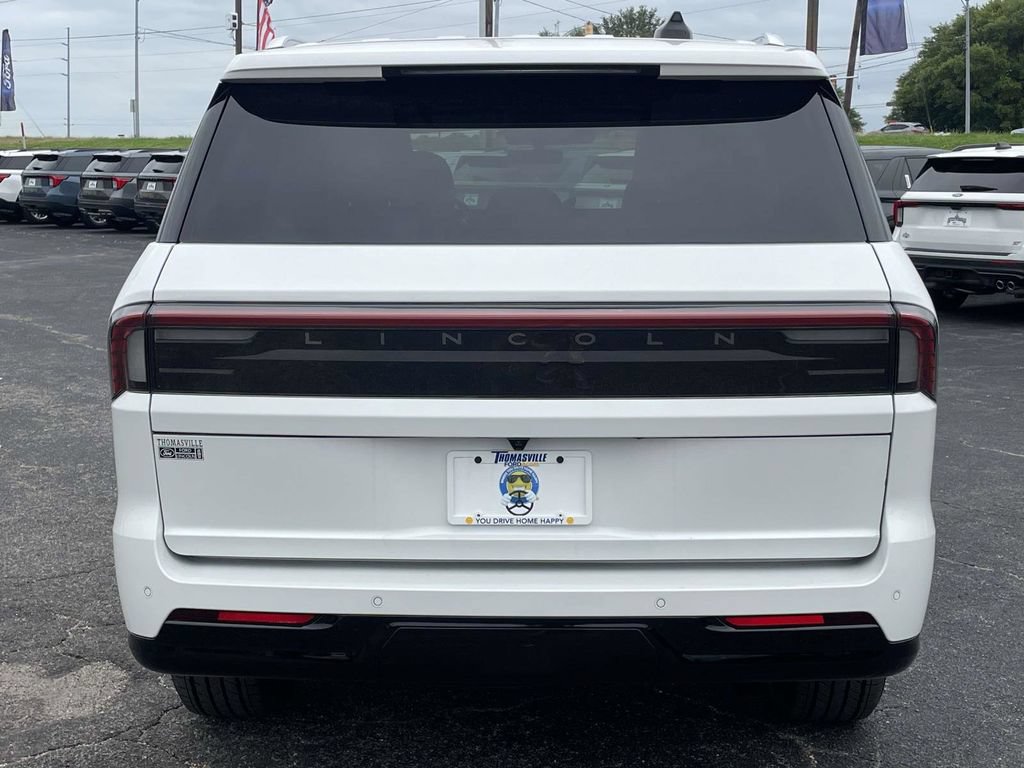 New 2026 Lincoln Navigator Premiere AWD/4WD image 4
