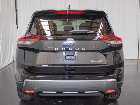Used 2024 Nissan Rogue SL AWD/4WD image 3