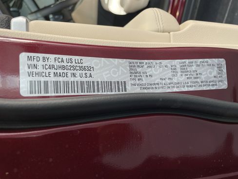 New 2025 Jeep Grand Cherokee Limited w/ Luxury Tech Group II image 38