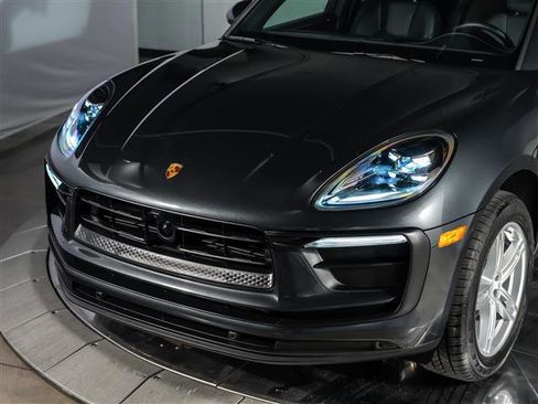 Certified 2025 Porsche Macan image 11