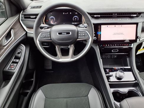 New 2026 Jeep Grand Cherokee Altitude AWD/4WD image 4