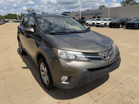 Used 2015 Toyota RAV4 XLE AWD/4WD image 2