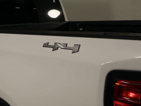 Used 2025 GMC Sierra 1500 SLT AWD/4WD image 40