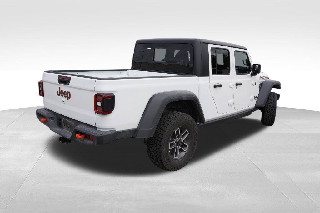 Used 2026 Jeep Gladiator Mojave AWD/4WD image 3