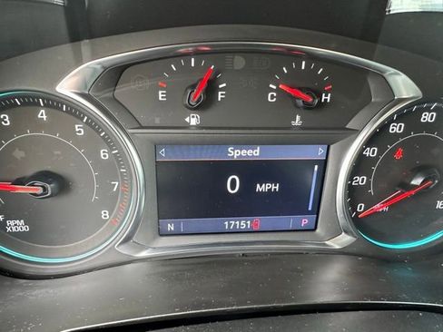Used 2023 Chevrolet Traverse LT FWD image 19