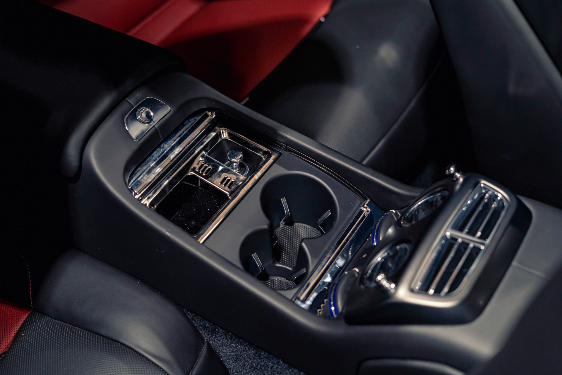 Used 2019 Rolls-Royce Dawn RWD image 30