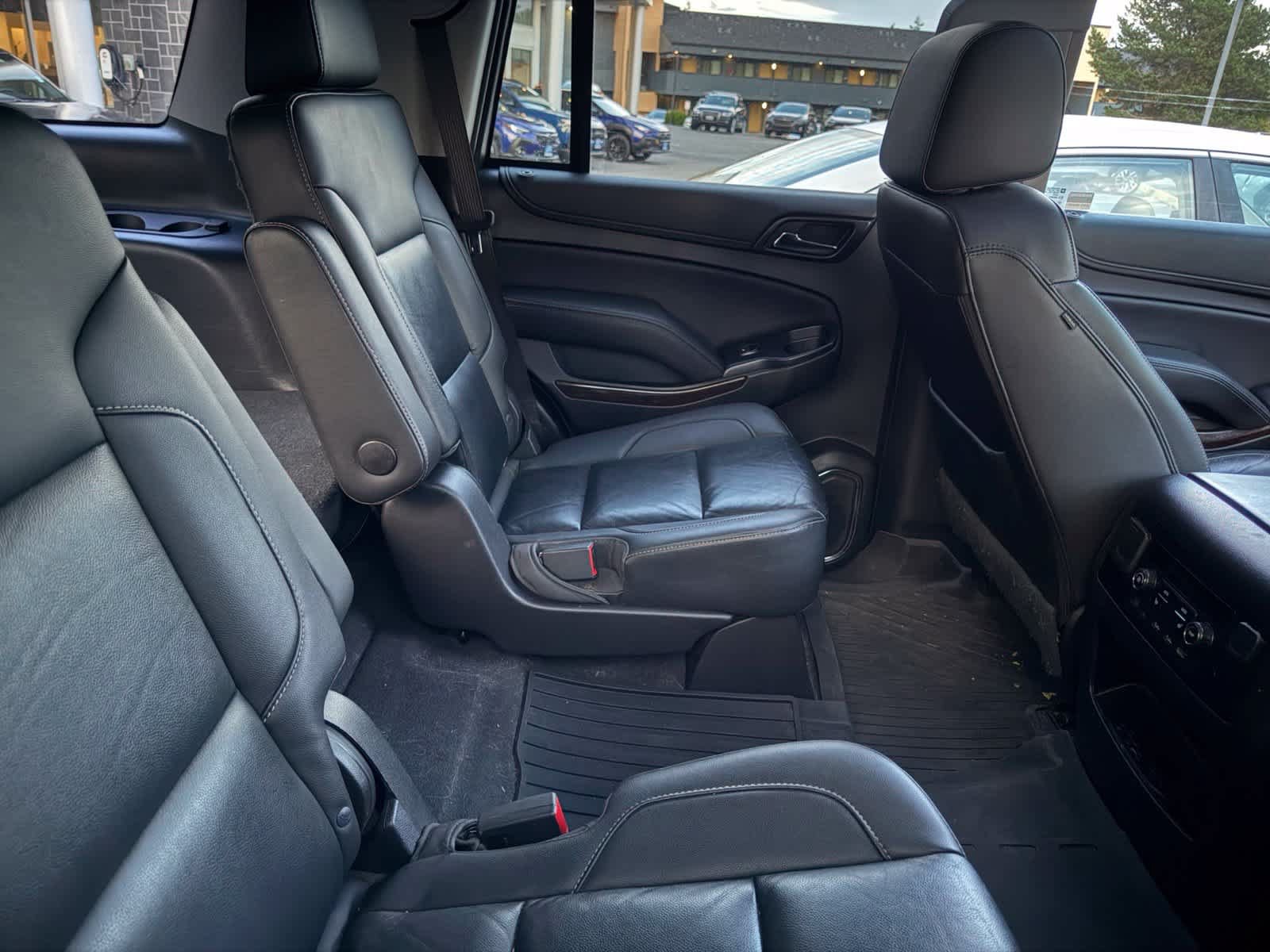 Used 2019 Chevrolet Tahoe LT w/ LT Signature Package AWD/4WD image 6