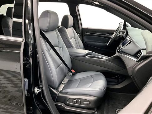 Used 2023 Buick Enclave Essence w/ Experience Buick Package image 7