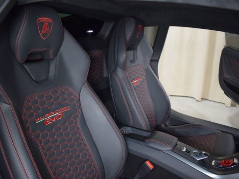 Used 2023 Lamborghini Huracan EVO image 19
