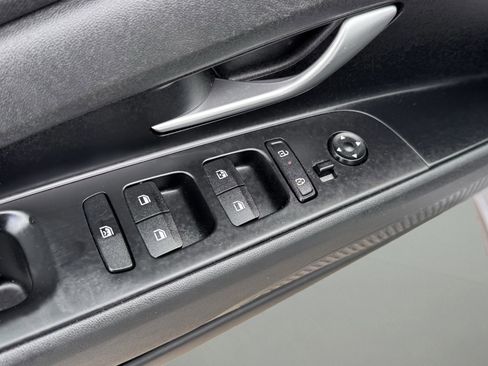 Used 2025 Hyundai Elantra SEL image 10