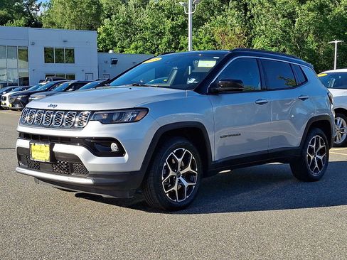 Certified 2025 Jeep Compass Limited AWD/4WD image 3