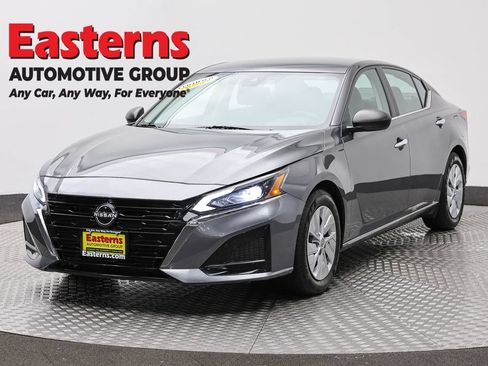 Used 2024 Nissan Altima 2.5 S FWD image 1
