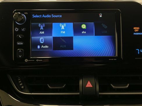 Used 2018 Toyota C-HR XLE FWD image 24