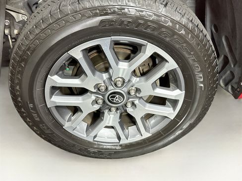 Used 2022 Toyota Tundra SR5 w/ SR5 Premium Package AWD/4WD image 11