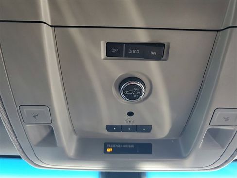 Used 2017 Cadillac Escalade ESV 4WD image 29