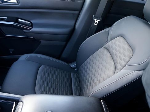 Used 2022 Nissan Pathfinder S image 29