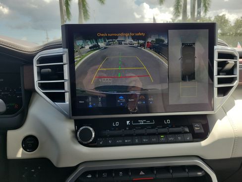 Used 2025 Toyota Sequoia Capstone AWD/4WD image 27