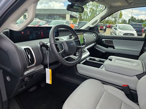 New 2026 Ford Expedition Max Platinum w/ Platinum Ultimate Package AWD/4WD image 16