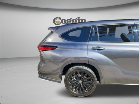 Used 2023 Toyota Highlander XSE FWD image 30