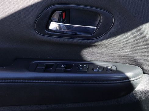 Used 2022 Honda HR-V LX image 24