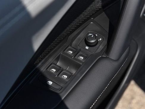 New 2026 Volkswagen Tiguan SE R-Line AWD/4WD image 8