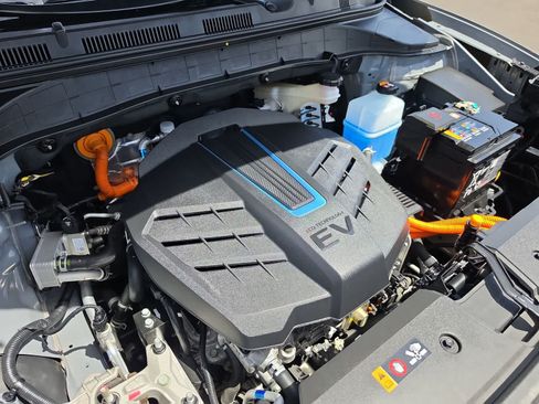 Used 2023 Hyundai Kona Limited FWD image 12