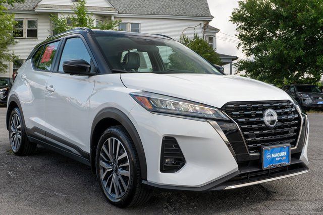Certified 2023 Nissan Kicks SR w/ SR Premium Package FWD image 5