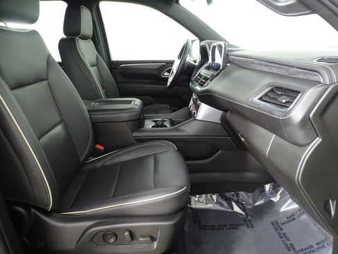 Used 2022 GMC Yukon SLT w/ SLT Luxury Package image 16