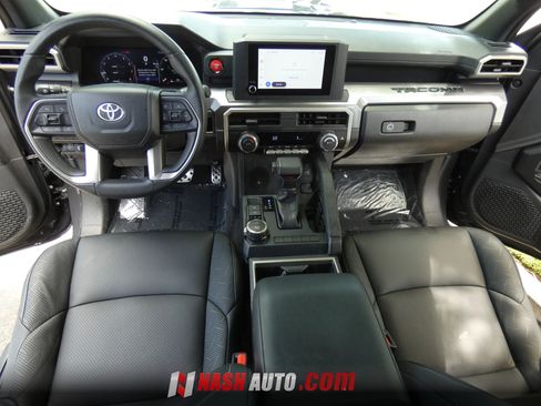 Used 2025 Toyota Tacoma TRD Sport AWD/4WD image 32