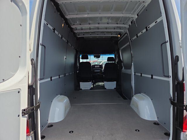 Used 2025 Mercedes-Benz Sprinter 2500 image 11