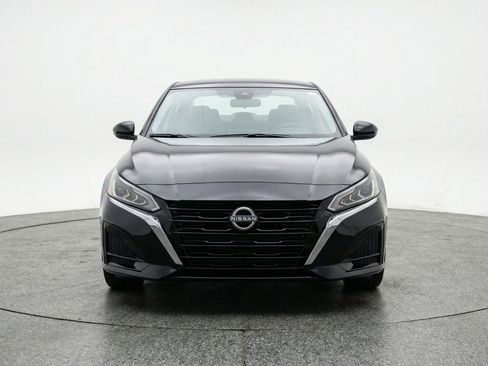 Used 2025 Nissan Altima 2.5 SV image 2