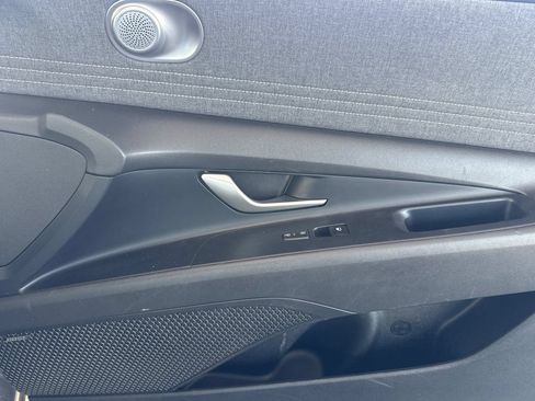 Used 2025 Hyundai Elantra Limited FWD image 25