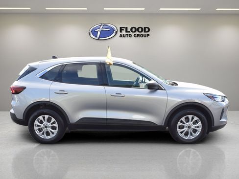 Used 2023 Ford Escape Active AWD/4WD image 3