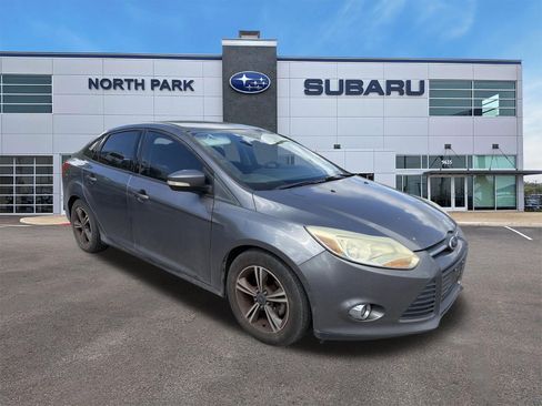 Used 2014 Ford Focus SE w/ SE Sport Package FWD image 1
