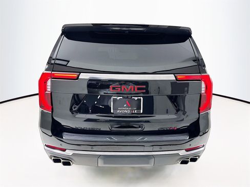 Used 2025 GMC Yukon AT4 w/ AT4 Premium Package image 7