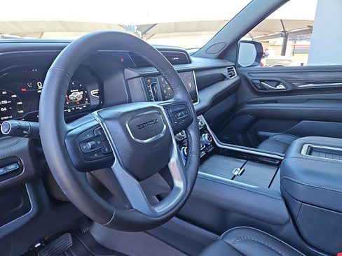 Used 2023 GMC Yukon Denali image 11