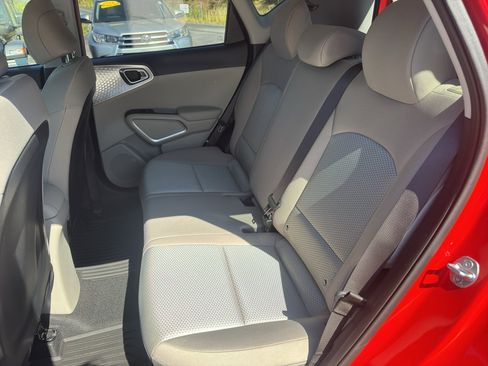 Used 2025 Kia Soul LX image 11