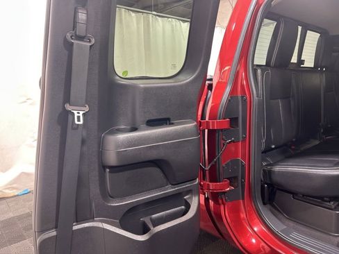 Used 2017 Nissan Titan PRO-4X w/ Pro-4x Convenience Package image 12