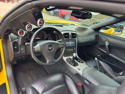 Used 2006 Chevrolet Corvette Coupe w/ Preferred Equipment Group RWD image 16