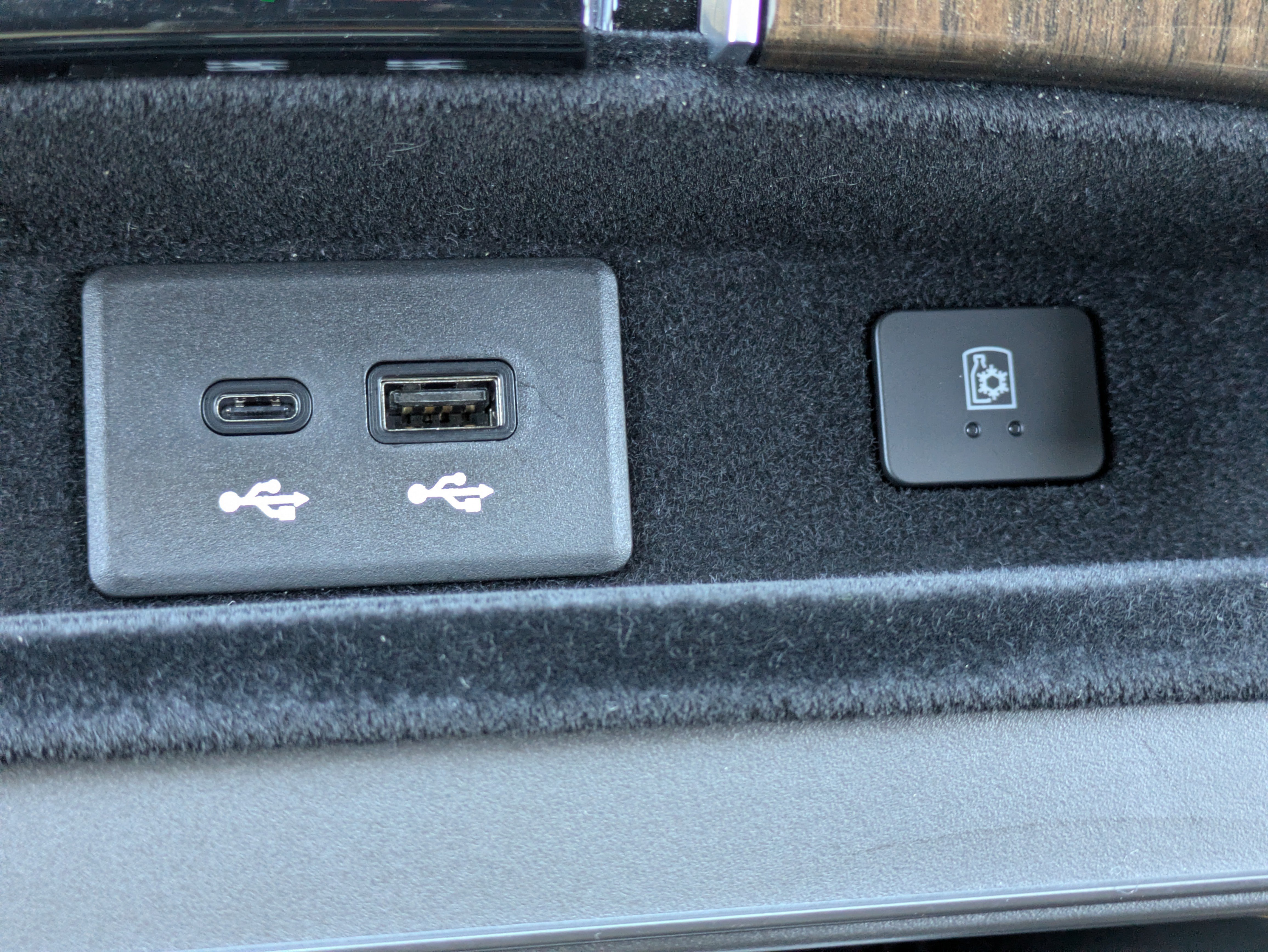 Certified 2025 Cadillac Escalade Sport Platinum w/ LPO, Floor Liner Package AWD/4WD image 32