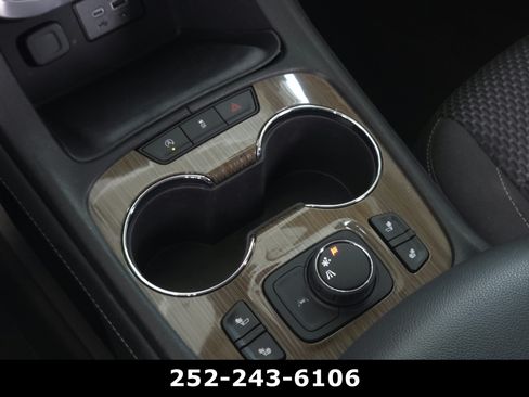Used 2023 GMC Acadia SLE w/ Driver Convenience Package FWD image 14