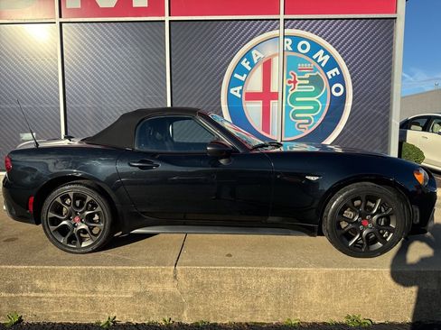 Used 2018 FIAT 124 Spider Abarth w/ Convenience Group image 2
