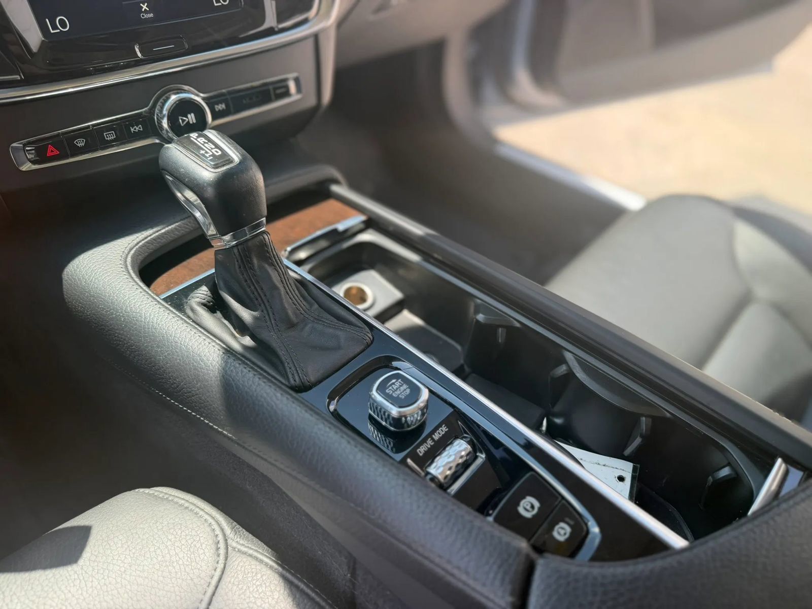 Used 2018 Volvo S90 T5 Momentum w/ Convenience Package FWD image 30