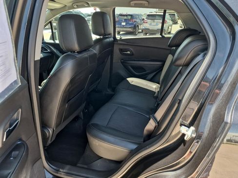 Used 2022 Chevrolet Trax LT w/ Driver Confidence Package AWD/4WD image 11