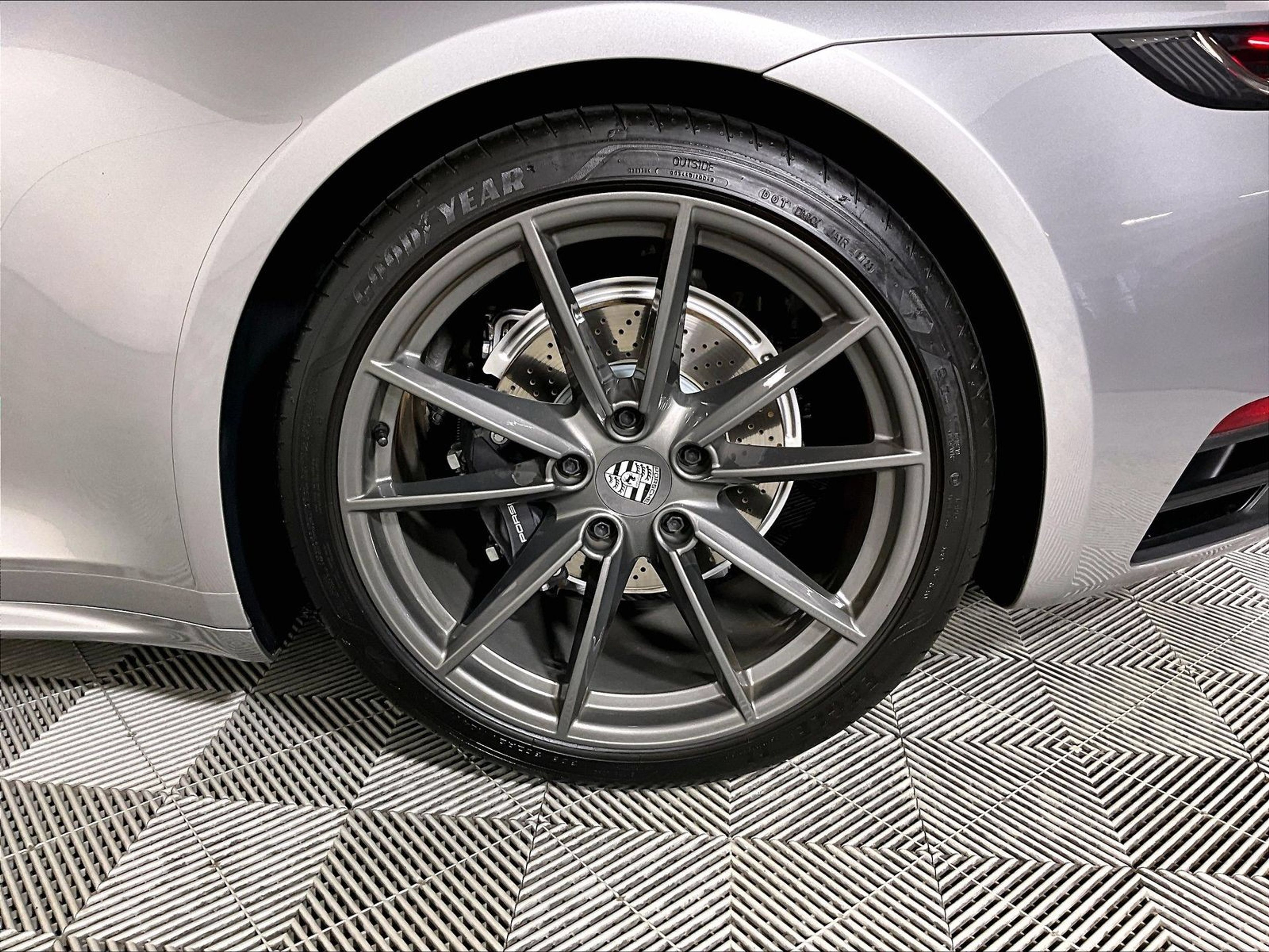 Certified 2024 Porsche 911 Carrera T RWD image 28