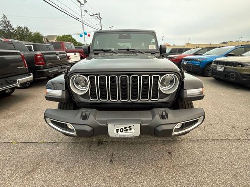 New 2026 Jeep Wrangler Unlimited Sahara AWD/4WD image 8