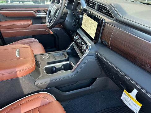 New 2026 GMC Sierra 2500 Denali Ultimate w/ LPO, Black Badging Package AWD/4WD image 16